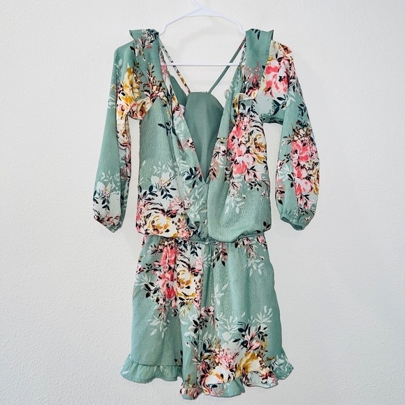 Xhilaration Green Floral Print Cold Shoulder Romper women's size small - Picture 6 of 6